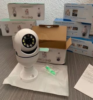 Telecamera wifi girevole attacco lampadina E27