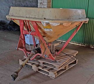 Abonadora Hidráulica 1.100 Kg