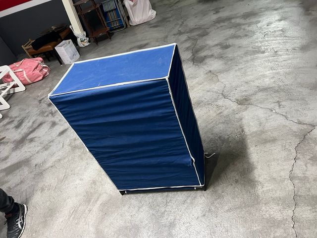 Zapatero de tela azul