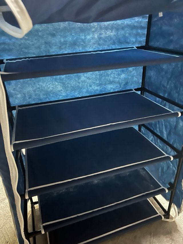 Zapatero de tela azul