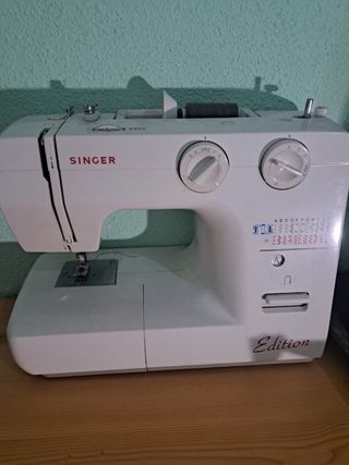 Máquina de coser Singer Edition, usada 2 veces.
