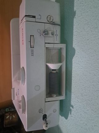 Máquina de coser Singer Edition, usada 2 veces.