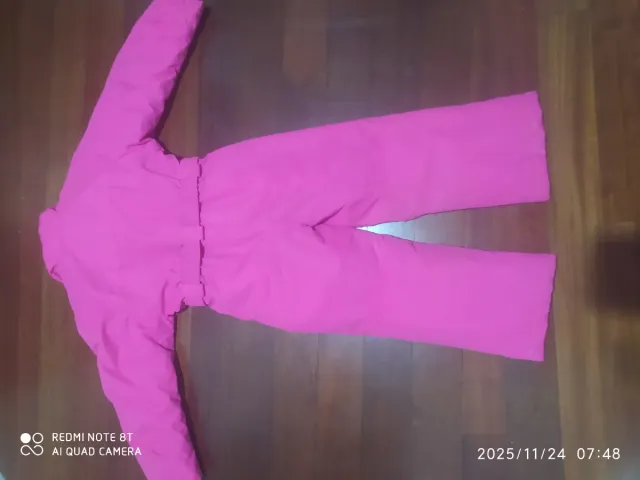 Mono de esquí rosa para niña