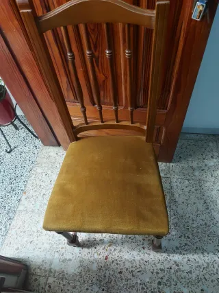 Mesa de comedor de madera