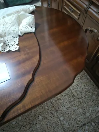 Mesa de comedor de madera
