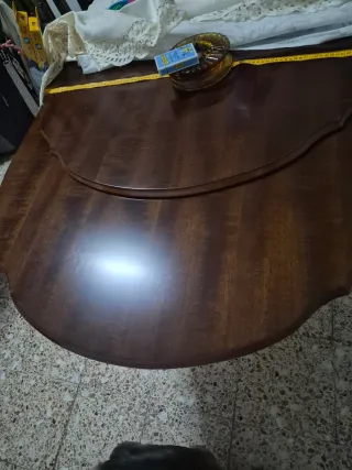 Mesa de comedor de madera