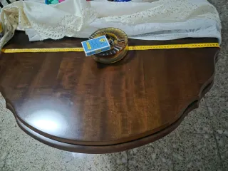 Mesa de comedor de madera