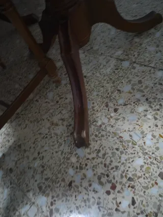 Mesa de comedor de madera