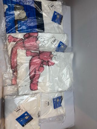 5 Camisetas KAWS x Uniqlo
