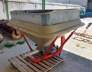 Abonadora Aguirre 1000 Kgs