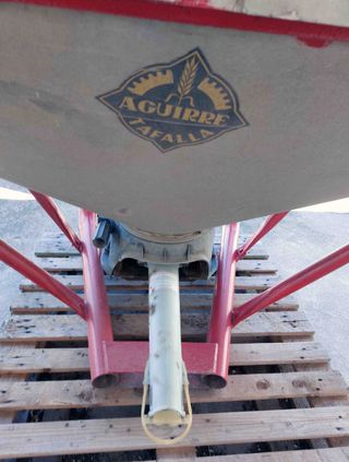 Abonadora Aguirre 1000 Kgs