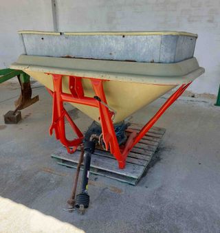 Abonadora Aguirre 1000 Kgs