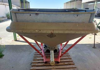 Abonadora Aguirre 1000 Kgs