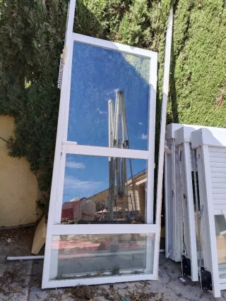 Ventanas de aluminio blancas