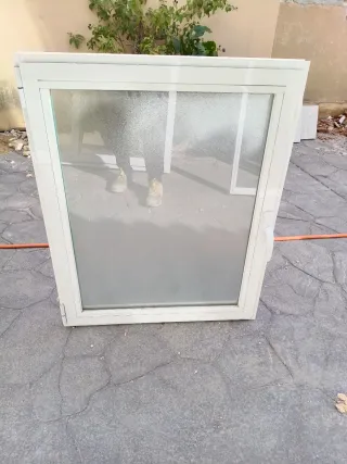 Ventanas de aluminio blancas