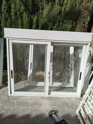 Ventanas de aluminio blancas