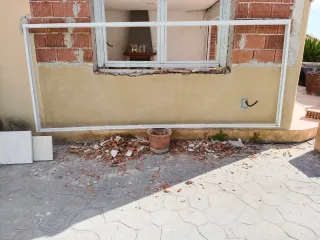 Ventanas de aluminio blancas