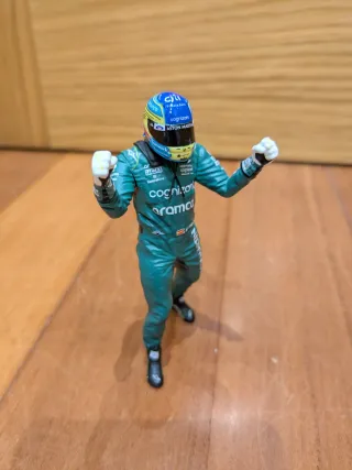 Figura Fernando Alonso 1:18 Aston Martin