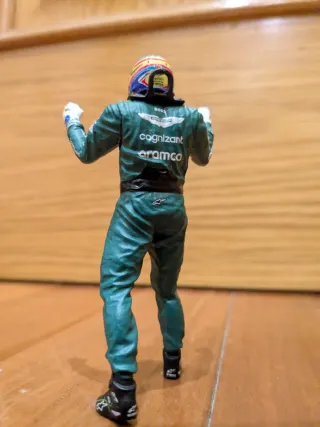 Figura Fernando Alonso 1:18 Aston Martin