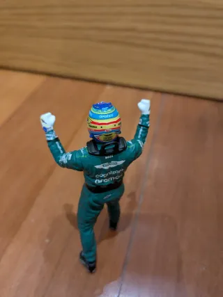 Figura Fernando Alonso 1:18 Aston Martin