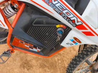 Moto Eléctrica Infantil Neon 1500W