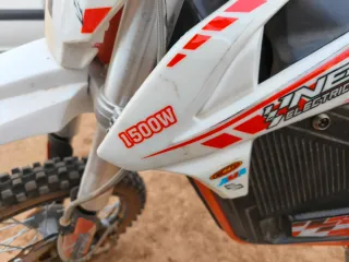 Moto Eléctrica Infantil Neon 1500W