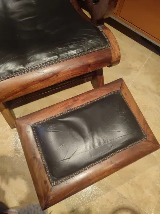 Sillón estilo colonial cuero y madera