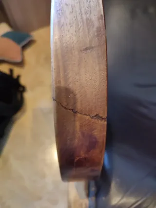 Sillón estilo colonial cuero y madera