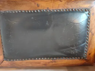 Sillón estilo colonial cuero y madera