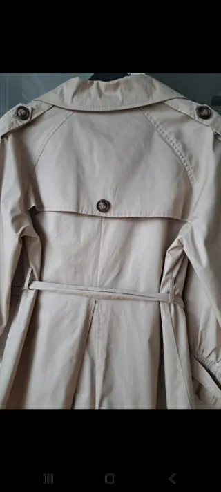 Gabardina beige con cinturón
