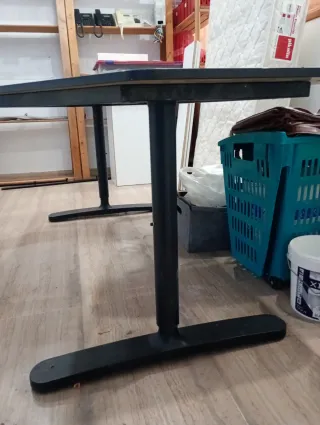 Mesa de oficina negra dispongo de 2 iguales Ikea