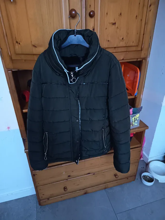 Chaqueta verde acolchada