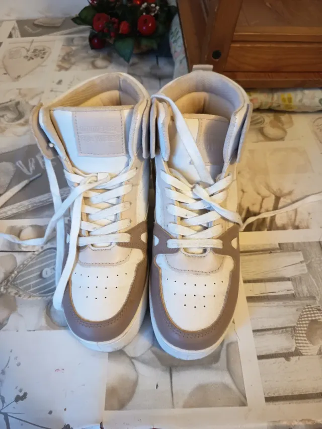 Zapatillas deportivas altas mujer beige y blanco