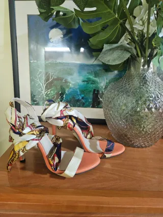 Sandalias de tiras multicolor y naranja