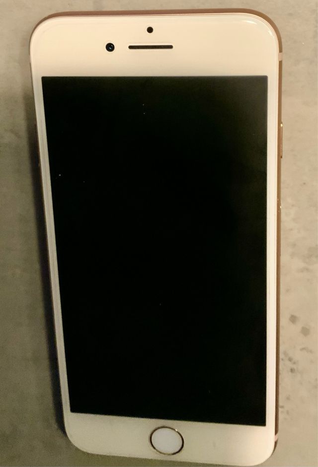 iPhone 8 64GB Dourado