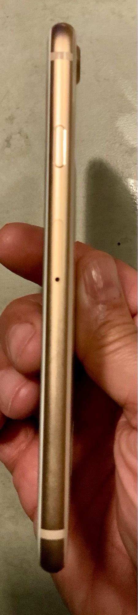 iPhone 8 64GB Dourado