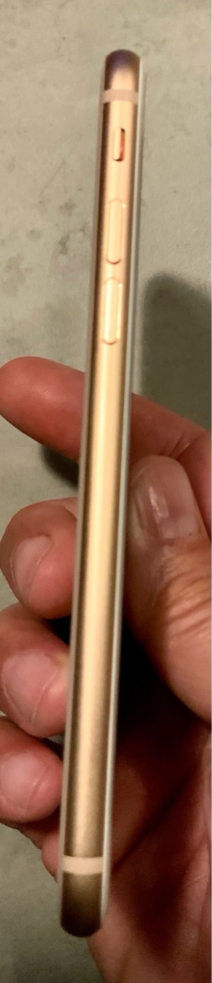 iPhone 8 64GB Dourado