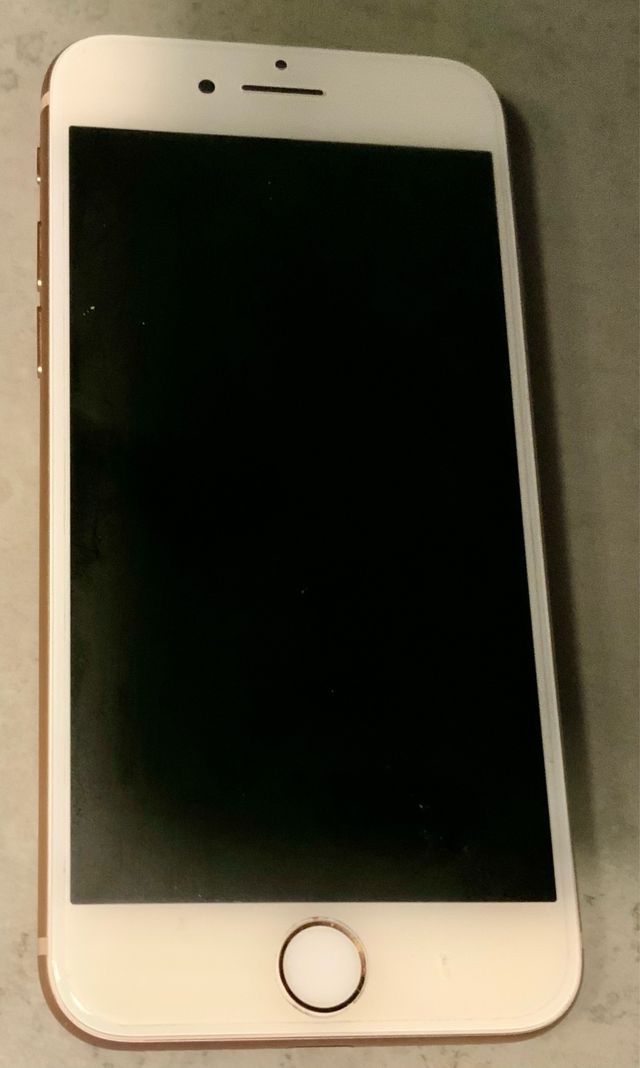 iPhone 8 64GB Dourado