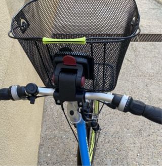 Bicicleta paseo azul con cesta