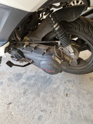 Scooter 125cc Blanco y Negro