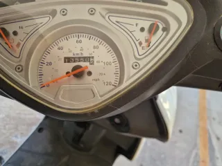 Scooter 125cc Blanco y Negro