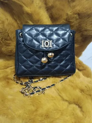 Mochila de piel negra sin estrenar