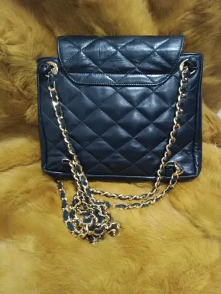 Mochila de piel negra sin estrenar