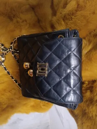 Mochila de piel negra sin estrenar