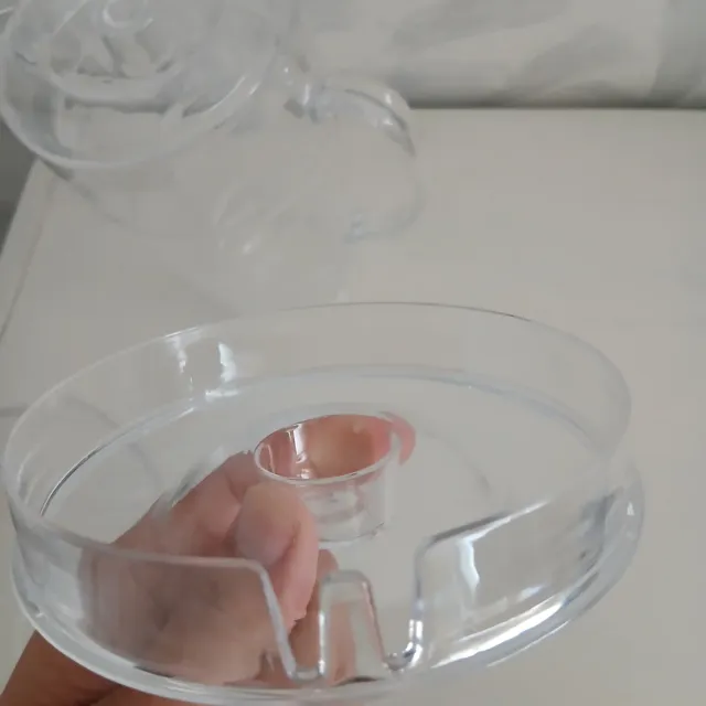 Confezione da 2 caraffe in plastica da 2L con coperchio