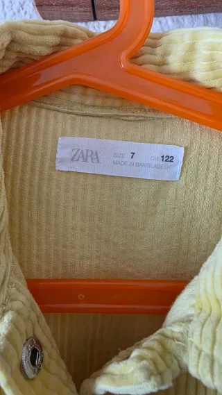 Camisa de pana amarilla