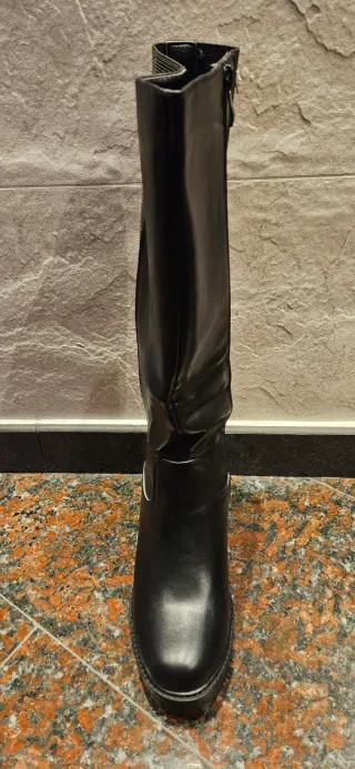 Stivali neri eleganti