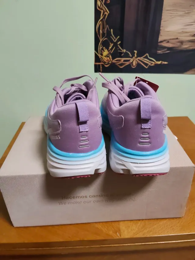 Zapatillas Paredes Moradas y Rosas Talla 38