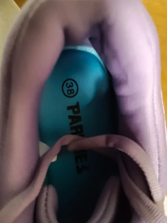 Zapatillas Paredes Moradas y Rosas Talla 38