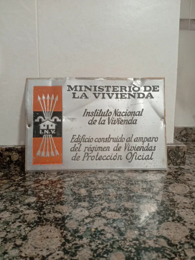 Placa Ministerio Vivienda Falangista